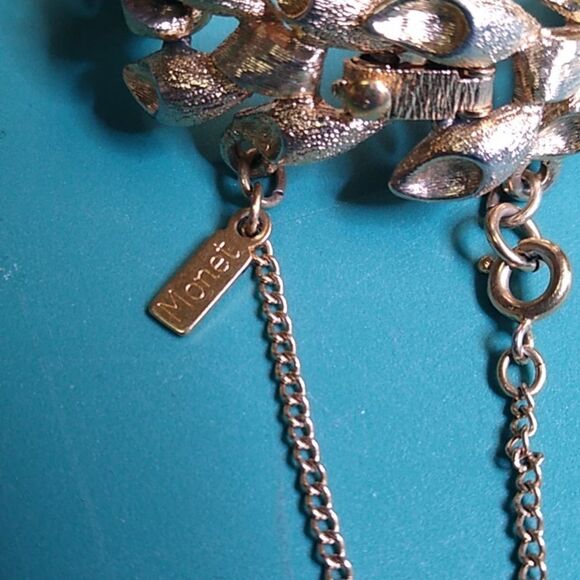 Vintage Monet Gold Tone Metal Links Chain Bracelet Cottagecore Grandmacore - Picture 2 of 6